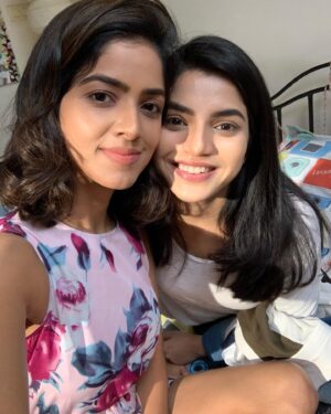 Asheema Vardaan Instagram - Gauri and kaamini are thrilled to meet y’all 😍😃 
Catch them on @officialjiocinema #heykameeni