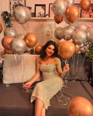Asheema Vardaan Instagram - Happiest Birthday baby girl 🌻♥️

#birthday #happybirthday #love #party #cake #birthdaycake #birthdaygirl #birthdayparty #happy #anniversary #gift #instagood #celebration #family #photography #birthdayboy #cakes #balloons #instagram #chocolate #friends #like #handmade  #photooftheday #events #art