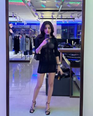 Asheema Vardaan Instagram - All set in my fav black outfit for @collectiveindia New Store opening.

#aasheemavardhan #collectiveindia #newstore #luxefashion
