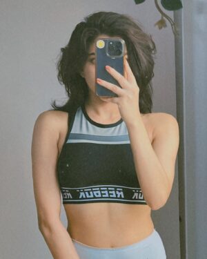 Asheema Vardaan Instagram - Objects in the mirror are stronger than they know. 

#mirrorselfie