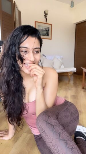 Ashlesha Savant Instagram - What a song !!!!!! What a lyrics !!!!!! There’s so much wisdom . What a song !!!!! 

#reelsinstagram #marathifun #marathijokes #reelsvideo