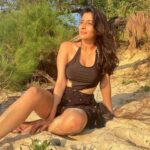 Ashlesha Savant Instagram - Winds of change will take away sands of time . Before you know it will all be gone . Thank goodness for L O V E ❤️ Life in general is a beautiful trip aint it ? #sunset #sunsetphotography