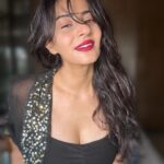 Ashlesha Savant Instagram - We all have that one friend and sister whose closet and makeup can be easily raided !!!!! My sister spoils me silly so I don’t really need to steal 🥸 But when I joined this industry that one friend who educated me about all brands possible was Kiran Dubey. All of 17 when I didn’t even know Shiseido ( didn’t know how to even pronounce it) existed and she had them all . Glimmering Dior eyeshadows , Glistening and smoothing Lancôme lipsticks , Her make up kit was my wonderland. I used to open and reopen all her makeup , smelling it silly Till she gifted me at least one thing whenever she travelled abroad . And now that I’ve grown up and become a minimalist or environmentally conscious sustainable being, I don’t own or possess many many brands like I used to . Sometimes I have to wait till I can scoop out my make up and then I can buy something else . Anyhoo - Kiran is still that dearest friend . She recently gifted me this beautiful red just in time, #maccosmetics #macximal in the shade 630 D For Danger ‼️ It’s somewhere between burgundy red and a pink red . Leaves a powder puff pink stain . Really loving how it feels and looks . I prefer air dried clean locks of hair running falling lose all over my face and a red like this on my lips .!!!!’nn Thank you @kirandubey_ ❤️🥰❤️🥰🥳🥰 I love it . #red #lips #makeup #maccosmetics