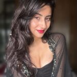 Ashlesha Savant Instagram - We all have that one friend and sister whose closet and makeup can be easily raided !!!!! My sister spoils me silly so I don’t really need to steal 🥸 But when I joined this industry that one friend who educated me about all brands possible was Kiran Dubey. All of 17 when I didn’t even know Shiseido ( didn’t know how to even pronounce it) existed and she had them all . Glimmering Dior eyeshadows , Glistening and smoothing Lancôme lipsticks , Her make up kit was my wonderland. I used to open and reopen all her makeup , smelling it silly Till she gifted me at least one thing whenever she travelled abroad . And now that I’ve grown up and become a minimalist or environmentally conscious sustainable being, I don’t own or possess many many brands like I used to . Sometimes I have to wait till I can scoop out my make up and then I can buy something else . Anyhoo - Kiran is still that dearest friend . She recently gifted me this beautiful red just in time, #maccosmetics #macximal in the shade 630 D For Danger ‼️ It’s somewhere between burgundy red and a pink red . Leaves a powder puff pink stain . Really loving how it feels and looks . I prefer air dried clean locks of hair running falling lose all over my face and a red like this on my lips .!!!!’nn Thank you @kirandubey_ ❤️🥰❤️🥰🥳🥰 I love it . #red #lips #makeup #maccosmetics