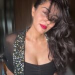 Ashlesha Savant Instagram - We all have that one friend and sister whose closet and makeup can be easily raided !!!!! My sister spoils me silly so I don’t really need to steal 🥸 But when I joined this industry that one friend who educated me about all brands possible was Kiran Dubey. All of 17 when I didn’t even know Shiseido ( didn’t know how to even pronounce it) existed and she had them all . Glimmering Dior eyeshadows , Glistening and smoothing Lancôme lipsticks , Her make up kit was my wonderland. I used to open and reopen all her makeup , smelling it silly Till she gifted me at least one thing whenever she travelled abroad . And now that I’ve grown up and become a minimalist or environmentally conscious sustainable being, I don’t own or possess many many brands like I used to . Sometimes I have to wait till I can scoop out my make up and then I can buy something else . Anyhoo - Kiran is still that dearest friend . She recently gifted me this beautiful red just in time, #maccosmetics #macximal in the shade 630 D For Danger ‼️ It’s somewhere between burgundy red and a pink red . Leaves a powder puff pink stain . Really loving how it feels and looks . I prefer air dried clean locks of hair running falling lose all over my face and a red like this on my lips .!!!!’nn Thank you @kirandubey_ ❤️🥰❤️🥰🥳🥰 I love it . #red #lips #makeup #maccosmetics
