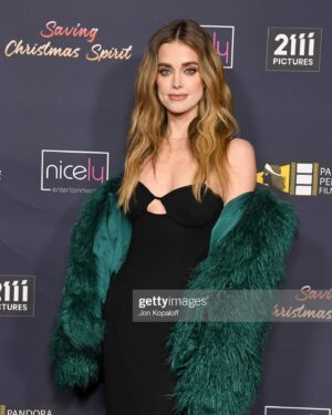 Ashley Newbrough Instagram - Huge thanks to @persephonehawkins_official for putting together such an incredible night and bringing us all back together again! Saving Christmas Spirit airs on @amcplus Dec 23rd! 🏴󠁧󠁢󠁳󠁣󠁴󠁿🥃
H/MU by the incomparable  @katrinakleinmakeup