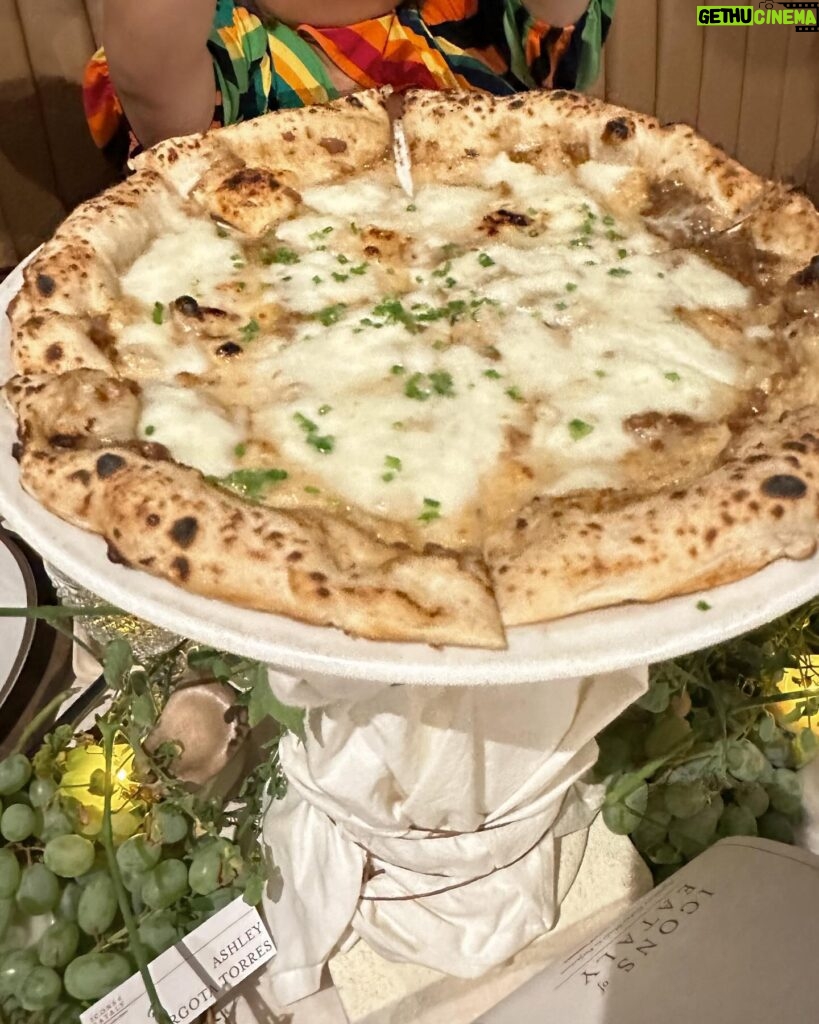 Ashley Argota Instagram - when you get invited to the best pizza party you’ve ever been to 🍕 eataly’s “icons of eataly” is celebrating pizza this year and truuuust me it’s as delicious as it looks. check it out until the 29th! will be dreaming of that salsiccia & porcini pizza 4ever 🤌🏼 thank you for another amazing night @eatalyla, we love you!!
