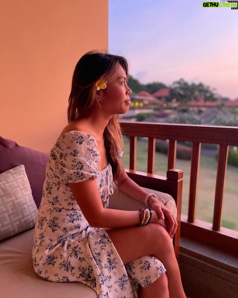 Ashley Argota Instagram - i have never witnessed such a consistently stunning sunset— these were all taken on different days 🥹 thank you to @ayanaresort for the honeymoon stay of our dreams!