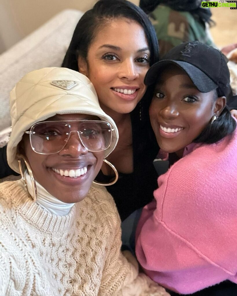 Ashley Blaine Featherson Instagram - Miracle March💫 @mckenzie.l.thomas & I Claim Months And We Decided That March Would Be MIRACLE MARCH! It Truly Wasn’t Until March 31st, Resurrection Sunday…The END Of The Month & A Long Beautiful Chat With @mynamedarroll That I Realized Miracles DID Happen In March & Was Reminded Of The Power Of The Tongue. The Key To Living A Beautiful & Meaningful Life Lies In Your Capacity For Gratitude & Perspective! Whatever “Seems” Really Bad…Oftentimes, Once You Sprinkle In A Little Perspective Isn’t So Bad After All. And Once You Count Your Blessings, They ALWAYS outweigh any current stressors. I Leaned Into Both & Simply Had To Go Through My Camera Roll To Be Reminded That Not Only Did God Bring Me Through Another Beautiful Month But That If I Choose To Be Open & LIFTED, I Can See That A Miracle Unfolds Each & Everyday. Here’s To ABUNDANT APRIL. Abundance & Favor Is Our Birthright🤍 Lastly, I Clearly Love Blue (My Favorite Color), Striped Collared Shirts & Denim. Oh & There’s An “Easter Egg” In My March Dump! I Love Them In Films! I Feel So Clever🐣🥚