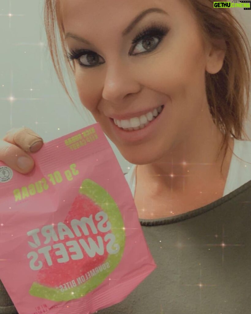 Ashley Lomberger Instagram - ‼️ NEW @smartsweets CANDY ALERT ‼️. . 🍉 3 grams of sugar PER BAG. . 🍉 13 grams of prebiotic fiber. . 🍉 ALL THE FLAVOR 🍉. . #TeamSour #kicksugar #kicksugarkeepcandy 🍉