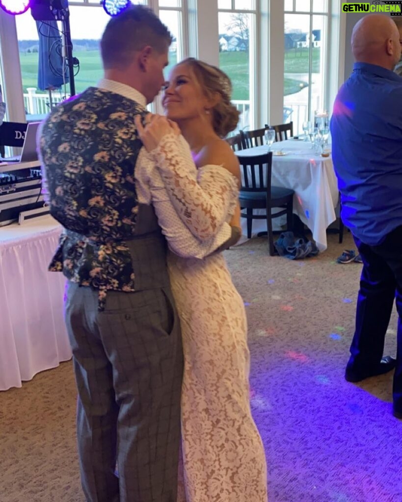 Ashley Lomberger Instagram - My dad is fighting a true warrior’s battle right now. This week, @joshmathews and I renewed our wedding vows and I got my first dances with my best guys. It was perfect. ❤️