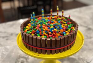 Ashley Williams Instagram - My 9 year old spotted this cake at @baskinrobbins recently and I copied it for his birthday party today! I’m maybe more proud of it than anything…. Ever? Weeee!! #mom #cake #birthday #nailedit (special shout out @aimierocks who oven sat while I had to read Harry Potter!)