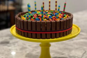 Ashley Williams Instagram - My 9 year old spotted this cake at @baskinrobbins recently and I copied it for his birthday party today! I’m maybe more proud of it than anything…. Ever? Weeee!! #mom #cake #birthday #nailedit (special shout out @aimierocks who oven sat while I had to read Harry Potter!)