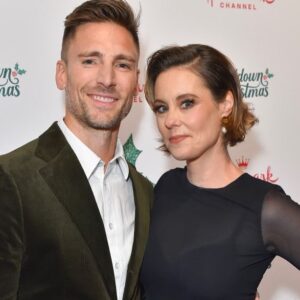 Ashley Williams Instagram - We nailed our first Christmas party of the season! Thanks @anniehowellpr @shainaraejulian and @maureenbarretthm for the best night ever with some of my favorite people in the world. It’s gonna be a great season—  I can feel it! #countdowntochristmas @hallmarkchannel @officialcrystallowe @nikdeloach @theerincahill @cindy_busby @ten_minutes_younger @brookedorsay @jonathandbennett @iamscottwolf @thereallacey @awalkk35 thanks for glam @jonlieckfeltbeauty!!