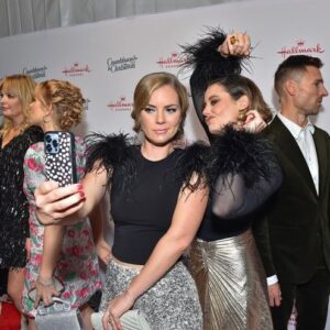 Ashley Williams Instagram - We nailed our first Christmas party of the season! Thanks @anniehowellpr @shainaraejulian and @maureenbarretthm for the best night ever with some of my favorite people in the world. It’s gonna be a great season—  I can feel it! #countdowntochristmas @hallmarkchannel @officialcrystallowe @nikdeloach @theerincahill @cindy_busby @ten_minutes_younger @brookedorsay @jonathandbennett @iamscottwolf @thereallacey @awalkk35 thanks for glam @jonlieckfeltbeauty!!