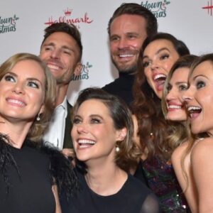 Ashley Williams Instagram - We nailed our first Christmas party of the season! Thanks @anniehowellpr @shainaraejulian and @maureenbarretthm for the best night ever with some of my favorite people in the world. It’s gonna be a great season—  I can feel it! #countdowntochristmas @hallmarkchannel @officialcrystallowe @nikdeloach @theerincahill @cindy_busby @ten_minutes_younger @brookedorsay @jonathandbennett @iamscottwolf @thereallacey @awalkk35 thanks for glam @jonlieckfeltbeauty!!
