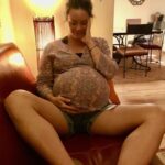 Ashley Williams Instagram - Throwback to just before my second baby. It’s still just totally mind blowing. I mean… the PHYSICS ALONE. 😅 #happymothersday