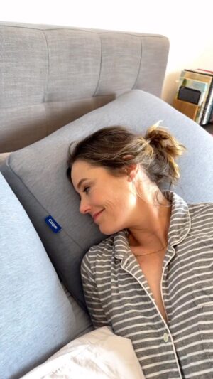Ashley Williams Instagram - I’m in sleep heaven. We have all Casper mattresses, bedding, pillows in our newly renovated house and it’s… Dreamy. When I’m not jumping on them in slo motion I sleep on them like a boss, as do my kids. #casper #mattress #sleep #gifted #fortheloveofsleep @worleyslighting @imprint_house