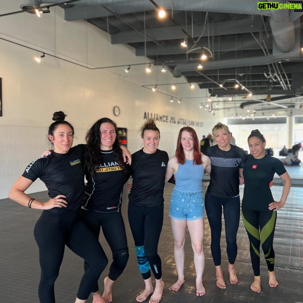 Ashley Yoder Instagram - Always great training🔥 missing our @angieoverkill @alliancebjjsandiego @jenabishopbjj @jessicapenne @alphacatzingano @sincerely_denise88 and @spiderbethbjj always leaving before photo time😂🔥