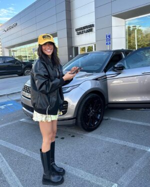 Ashlund Jade Instagram - Traded in the Jeep for a big girl car 😇😇