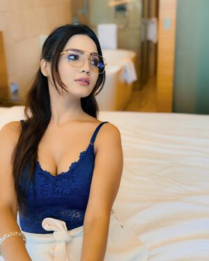 Ashna Kishore Instagram - In a world full of trends, I want to remain a CLASSIC! ✨ #AshnaKishore
Eyewear partner @4flaunt_ 

#goodmorning