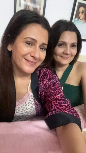 Ashna Kishore Instagram - Ashna and I  40 years later in parallel universe 🤣😂 #Hibanawab #Ashnakishore
