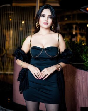 Ashna Kishore Instagram - Gustakhiyan 🌹✨❤️‍🔥
#AshnaKishore
📍@delia.mybarheadquarters 
📸 @rizvi_emraan