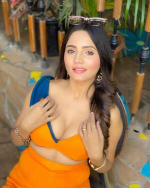 Ashna Kishore Instagram - Some people are like clouds, when they disappear it’s a brighter day ❤️‍🔥

#AshnaKishore #NewPost