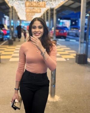 Ashvini Jegathesan Instagram - “Spread those smiles, humans! 😊✨ Happy vibes only 💖🌟” #foryoupage #positivity #loveyourself