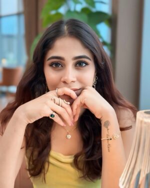 Ashvini Jegathesan Instagram - I’m a rare occurrence. You don’t meet people like me every day. I’m not something you can replace.
I’m unlike anything you’ve ever had & I’ll always be something you won’t forget. 💋