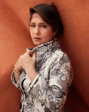 Ashwini Bhave Instagram - Classic vibes in every shade of gray🤍

Photography by: @tejasnerurkarr

#photoshoot #pose #weekendmood #monochrome #blackandwhite #fridayvibes #AshviniBhave