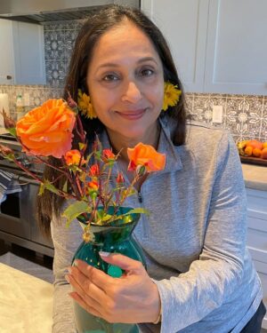 Ashwini Bhave Instagram - Holding a piece of my garden's serenity in my hands! Plucked these beautiful flowers right from my yard🌷🧡
Are you as excited as I am for a delightful garden tour? Stay tuned for a new #TheGreenDoor video where I'll be taking you through the vibrant world of blooms. Let's embrace natural beauty together! 🍃

#HappySunday #flowers #backyard #staytuned #thegreendoor #blooms #nature #weekendvibes #sundayfeels #AshviniBhave