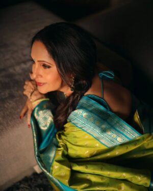 Ashwini Bhave Instagram - Green saree, golden moments. Celebrating Diwali in style!✨💚

📸: @shrutisbagwe
In: @deepacheulkar @sajiree_sarees
Jewellery by: @vinod_pvl
Managed by: @dreamers_pr

#happydiwali #diwali2023 #festivaloflight #photoshoot #saree #festival #AshviniBhave