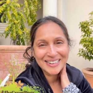 Ashwini Bhave Instagram - I'm trying something new – potting strawberry plants. Stay tuned for the outcome of this experiment. Sweet success is coming soon! Let's begin! 🌱🍓

#HappySunday #TheGreenDoor🌿 #strawberries #planting #nature #strawberryplant #staytuned #sweet #AshviniBhave