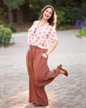 Ashwini Bhave Instagram - Picture perfect moment!📸

#HappySunday #pose #weekendvibes #happyday #photoshoot #smile #AshviniBhave
