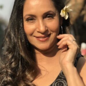 Ashwini Bhave Instagram - Following the sun, wherever it leads☀️🖤

#vitamind #sunshine #sunnyday #happyme #happyweekend #fridayvibes #bloom #heeriye #AshviniBhave