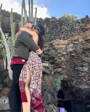 Asia Ortega Instagram - Siempre traes el hogar a mi cuando trabajo fuera🏝️🌋😱❤️ @adrybilly