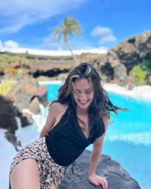 Asia Ortega Instagram - Siempre traes el hogar a mi cuando trabajo fuera🏝️🌋😱❤️ @adrybilly