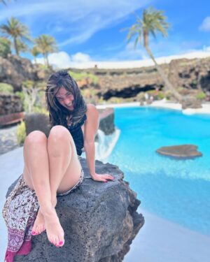 Asia Ortega Instagram - Siempre traes el hogar a mi cuando trabajo fuera🏝️🌋😱❤️ @adrybilly