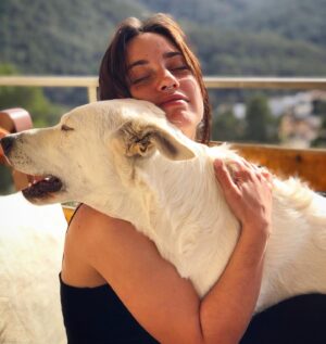Asia Ortega Instagram - 🐺“Lxs perrxs viejxs reflejan su instinto en lxs lobxs jovenes”
Cuca & Chillin Juana 🐾 fotitos by. @martagarrucho