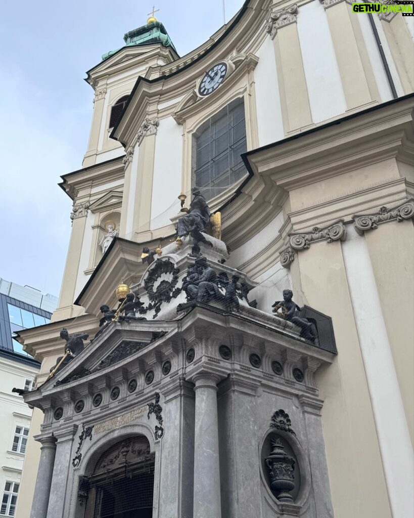 Aslı İnandık Instagram - Evde iki seksen uzanmış ölü taklidi yaparken Viyana fotoğraflarına rastladım (2.80 olduğuma inanmayanlar ilk fotoğrafa baksın)