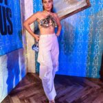 Aslı İnandık Instagram - Bakmayın donuyorum @blutv #reklam