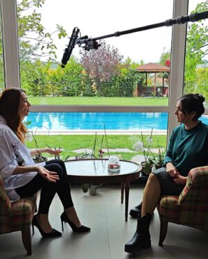 Aslı Mavitan Instagram - Acısıyla, tatlısıyla koca bir sezonu daha geride bıraktık, bizi yalnız bırakmayan tüm izleyicilerimize ve yayında ve yapımda emeği geçen herkese canım hocalarım @serkanbirinci @nesekelsoy ‘a çok teşekkür ediyorum 🙏🏻 3. Sezon finalimiz bu akşam 20:00’de @atvturkiye ‘de. 4. sezonda bakalım Ayla’cım seni neler bekliyor olacak, bizi özleyiiin ☺️🙏🏻
#ayla #kardeşlerim #sezonfinali