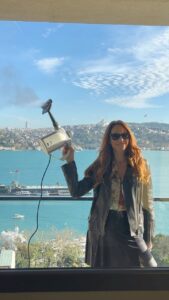 Aslı Mavitan Instagram - 30 Kasım’a kadar 0 indirimi duyunca ben! 🫠🕺🏼 Uvax.com.tr’de tüm ürünlerde Efsane Cuma indirimleri başladııı! 💃🏼Avantajlı fiyatlar varken sizi en sevdiğim ürün Pocket Clean’le tanıştırmak istedim. Kaçırılmayacak fırsatlar için siteyi ziyaret etmeyi unutmayın derim. 🤍@uvax_atmos #işbirliği #efsanecuma #pocketclean #fakirhausgerate