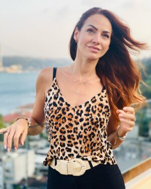 Aslı Mavitan Instagram - Repo day in @mug.istanbul 🌿
📸taken by @irem_alkan_