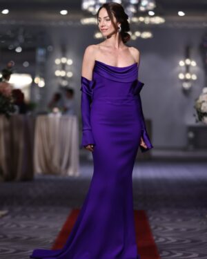 Aslı Mavitan Instagram - Ayla 💜
📸 @ferhatsirinn 

Styling @aysegul_hsnoglu 
Saç @dalllmustafa 
Makyaj @gulerurkl 

@kardeslerim @ngmediatv @atvturkiye 
#kardeşlerim #mezuniyetbalosu