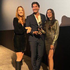 Aslı Mavitan Instagram - Sarajevo Fashion Film Festivali  ödüllerini topladık 🏆

📸 @ozenrabiia 

#ruins #mug #fashionfilmfestival #sarajevofilmfestival