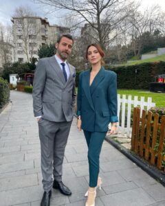 Aslı Mavitan Instagram - Akşam 20:00’de @atvturkiye ‘de buluşuyoruz 😎 #gökhan #ayla #kardeşlerim @divitfamily