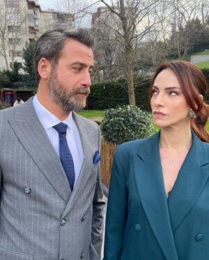 Aslı Mavitan Instagram - Akşam 20:00’de @atvturkiye ‘de buluşuyoruz 😎
#gökhan #ayla #kardeşlerim
@divitfamily