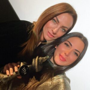 Aslı Mavitan Instagram - Sarajevo Fashion Film Festivali  ödüllerini topladık 🏆

📸 @ozenrabiia 

#ruins #mug #fashionfilmfestival #sarajevofilmfestival